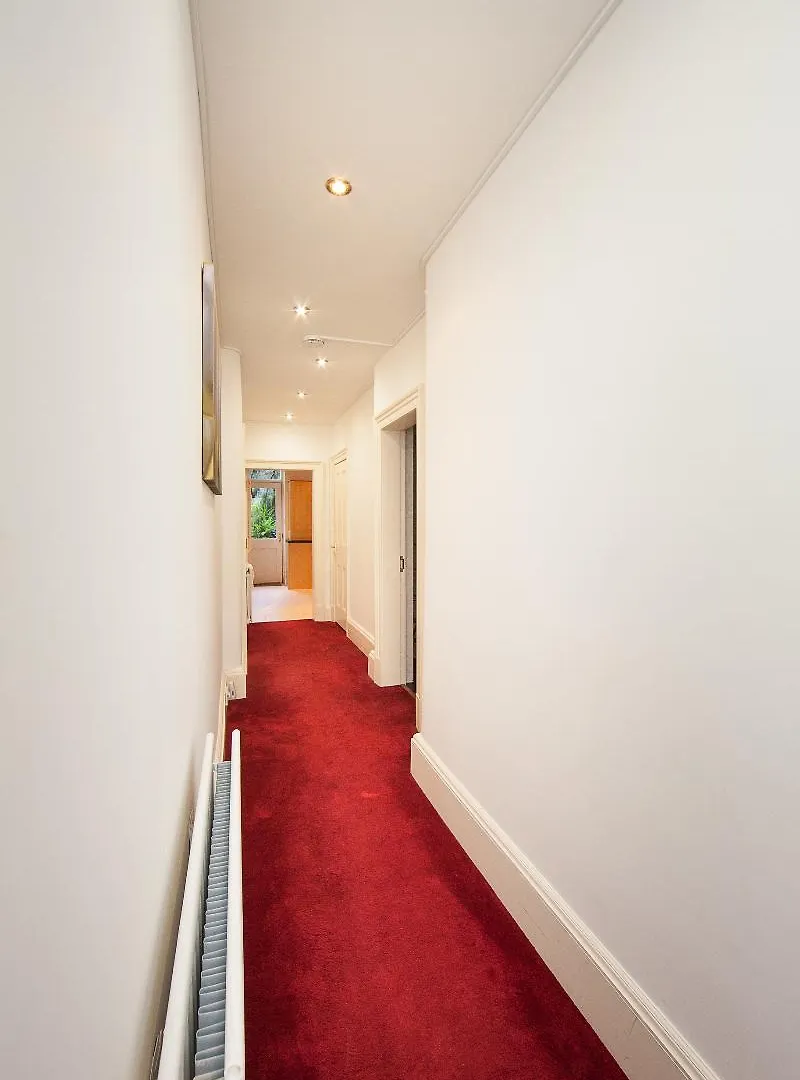 Piries Hotel Edinburg 3*,